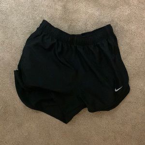 black hardly worn nike shorts!!!